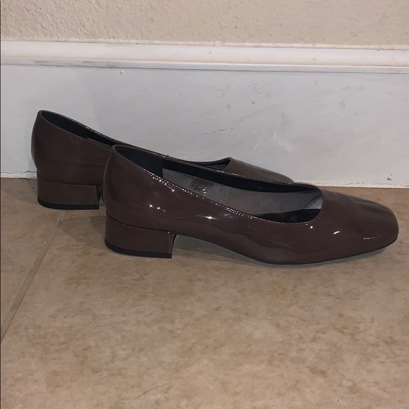 Brown heeled dress shoes - Picture 3 of 6